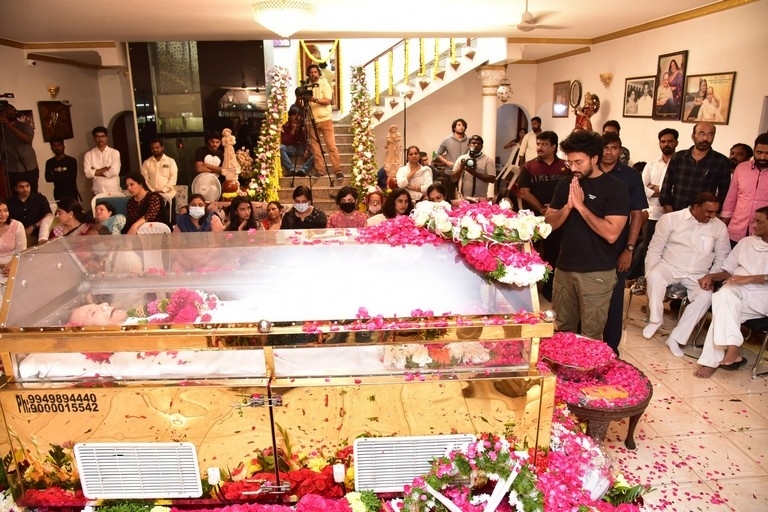 Celebs Pay Condolences to Superstar Krishna  - 91 / 111 photos