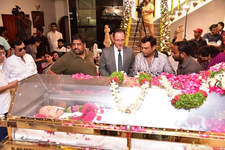 Celebs Pay Condolences to Superstar Krishna  - 99 / 111 photos