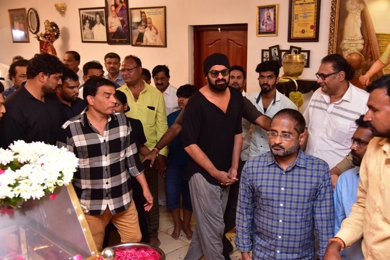 Celebs Pay Condolences to Superstar Krishna  - 102 / 111 photos