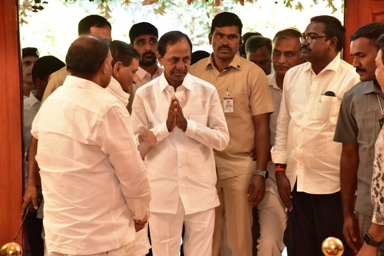 Celebs Pay Condolences to Superstar Krishna  - 105 / 111 photos