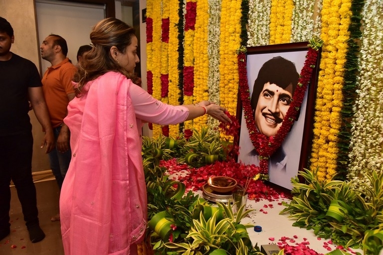 Superstar Krishna final rites - 52 / 63 photos