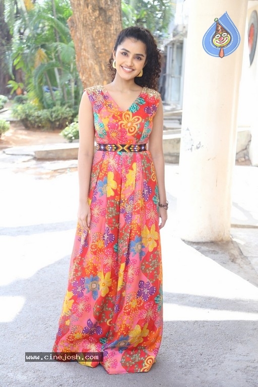 Anupama Parameswaran Photos - 1 / 20 photos