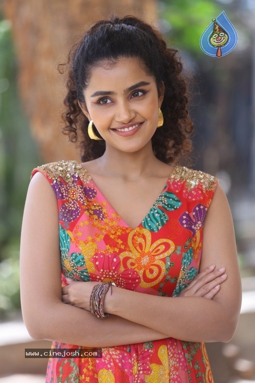 Anupama Parameswaran Photos - 10 / 20 photos