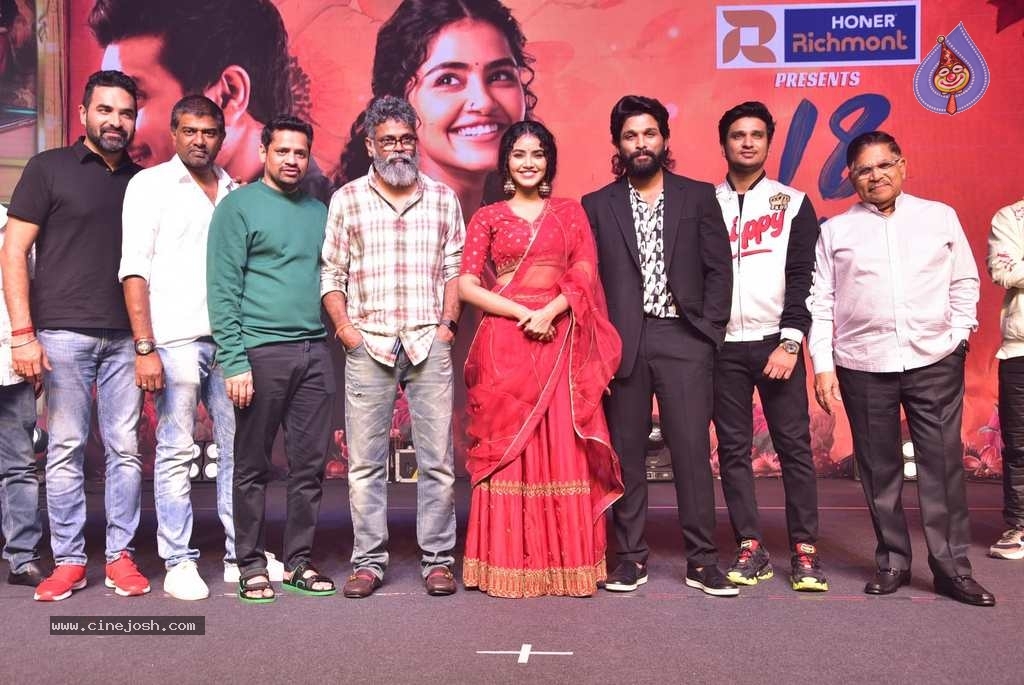 18 Pages Movie Pre Release Event - 8 / 42 photos