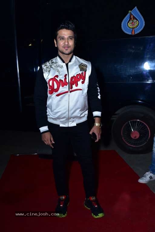 18 Pages Movie Pre Release Event - 22 / 42 photos