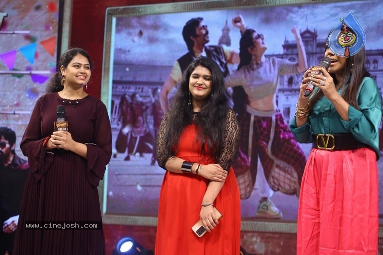 Dhamaka Pre Release Event Photos - 39 / 52 photos