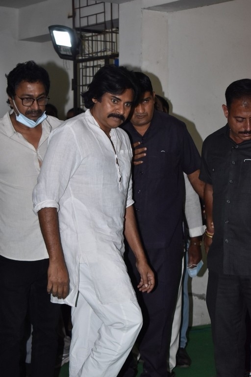 Celebrities condolences Kaikala Satyanarayana - 2 / 38 photos