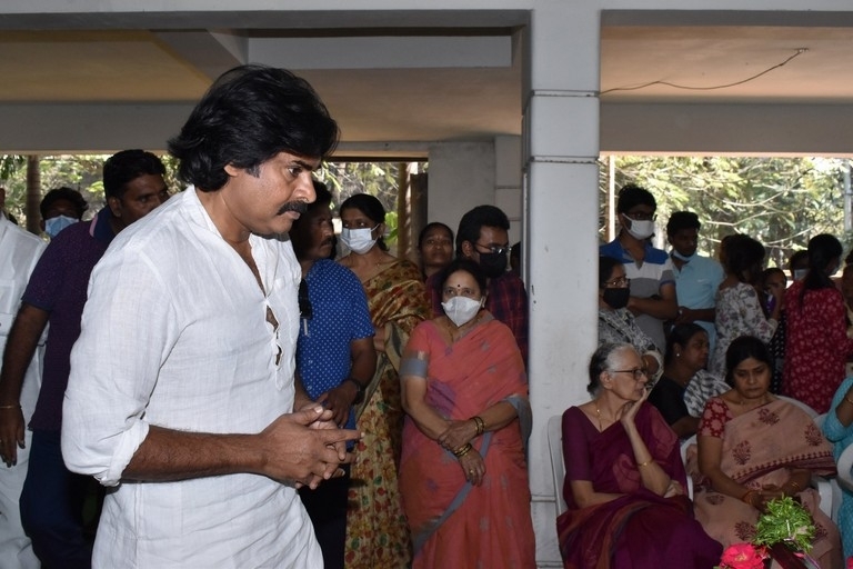 Celebrities condolences Kaikala Satyanarayana - 4 / 38 photos