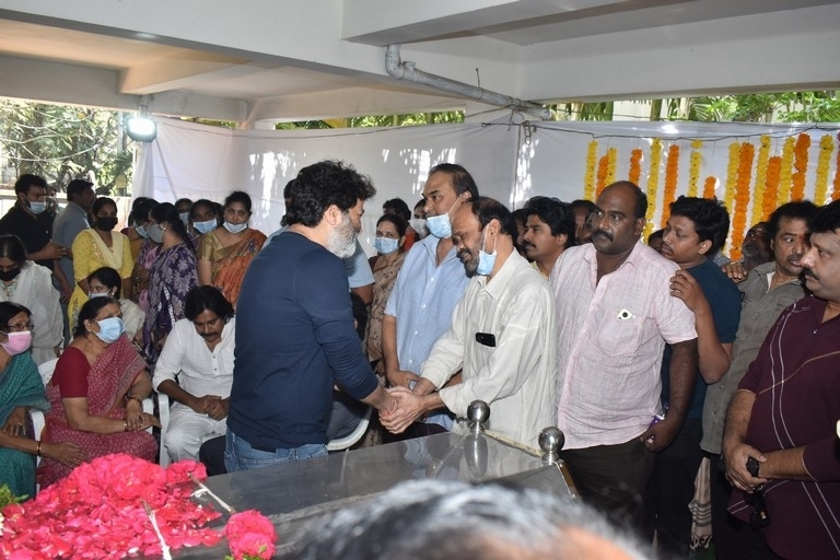 Celebrities condolences Kaikala Satyanarayana - 5 / 38 photos