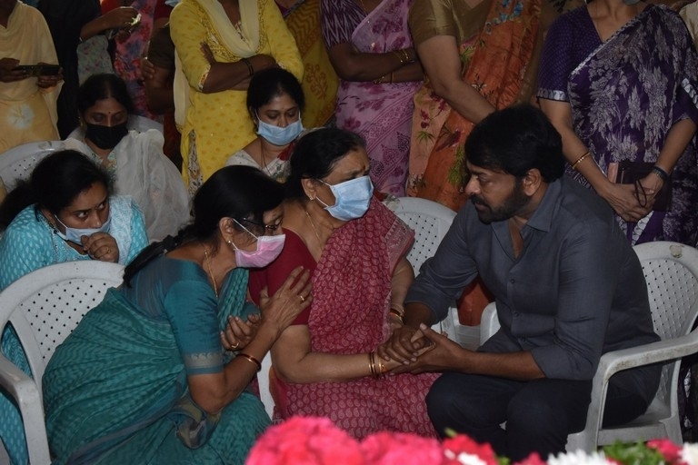 Celebrities condolences Kaikala Satyanarayana - 8 / 38 photos