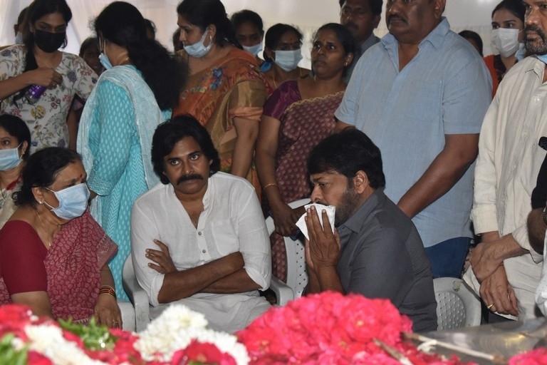 Celebrities condolences Kaikala Satyanarayana - 9 / 38 photos