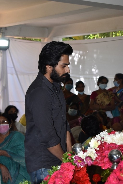 Celebrities condolences Kaikala Satyanarayana - 11 / 38 photos