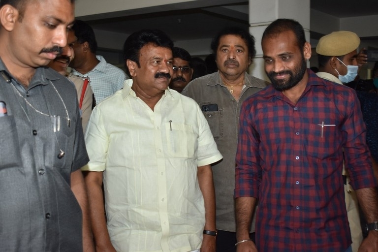 Celebrities condolences Kaikala Satyanarayana - 27 / 38 photos