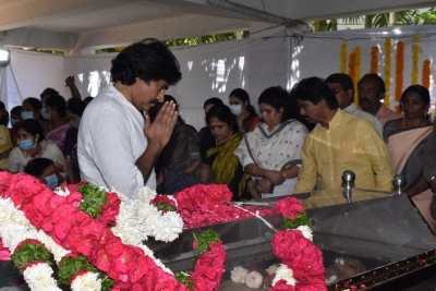 Celebrities condolences Kaikala Satyanarayana - 32 of 38