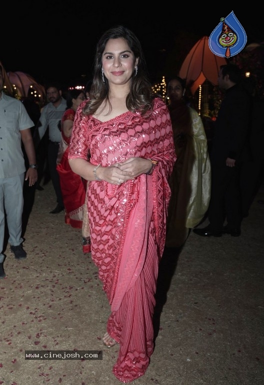 Vishwajith and Rishika Wedding Reception - 16 / 24 photos