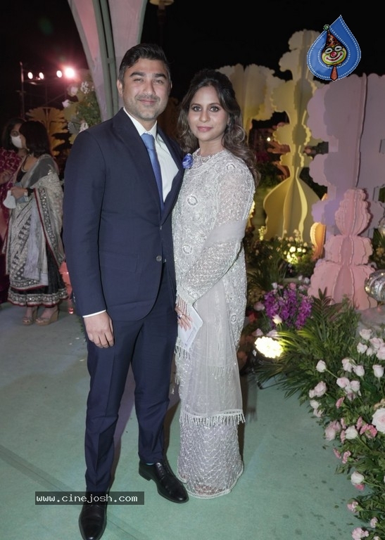 Vishwajith and Rishika Wedding Reception - 18 / 24 photos