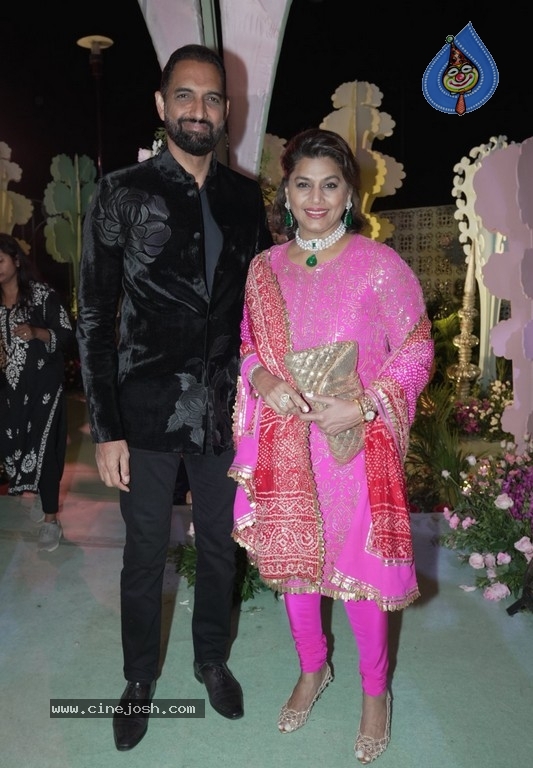 Vishwajith and Rishika Wedding Reception - 20 / 24 photos