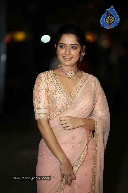 Ashika Ranganath Photos - 19 / 21 photos