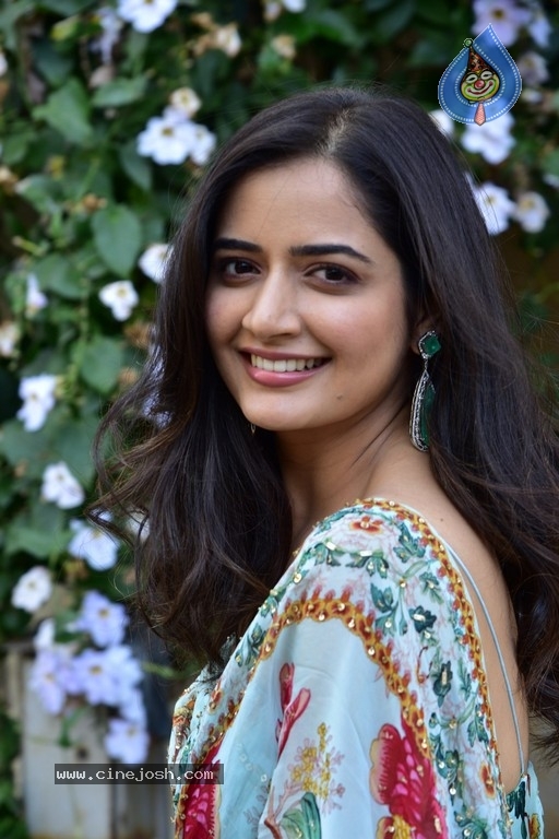 Ashika Ranganath Photos - 12 / 18 photos