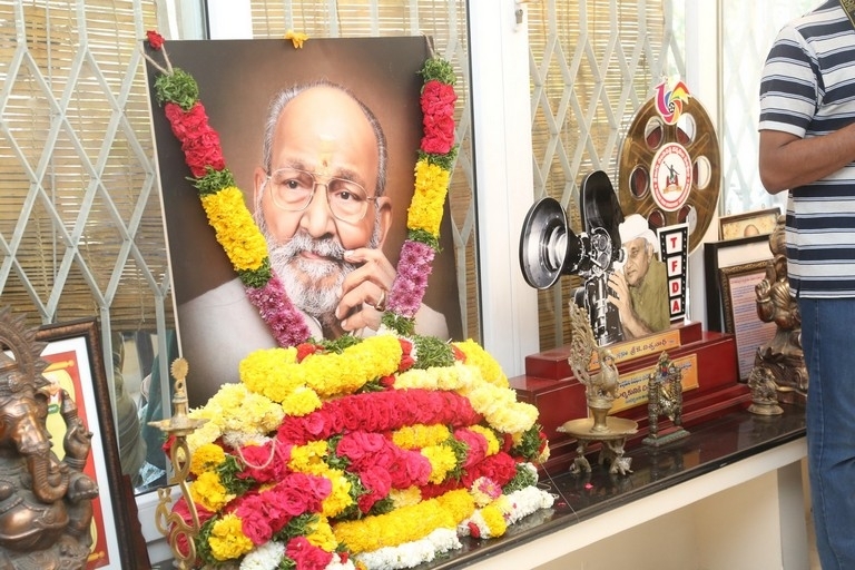 Celebs Pay Condolences to K.Viswanath - 47 / 55 photos