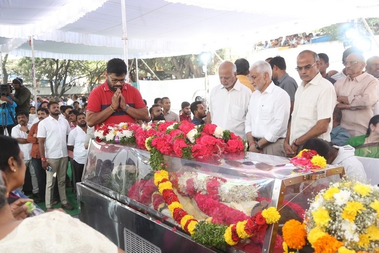 Celebs Pay Final Respect to Taraka Rathna - 8 / 104 photos