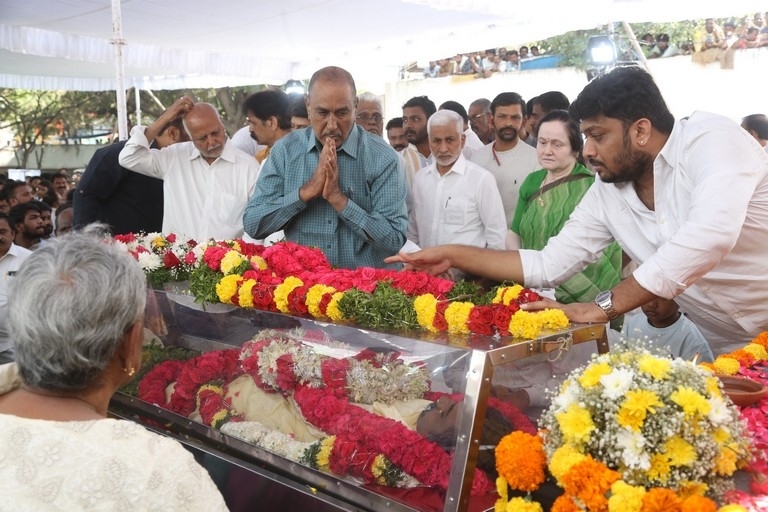 Celebs Pay Final Respect to Taraka Rathna - 9 / 104 photos