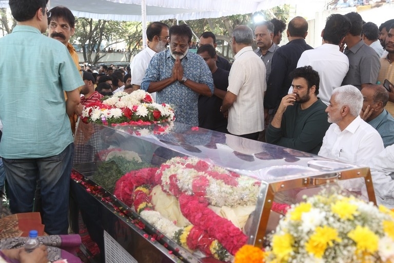 Celebs Pay Final Respect to Taraka Rathna - 12 / 104 photos