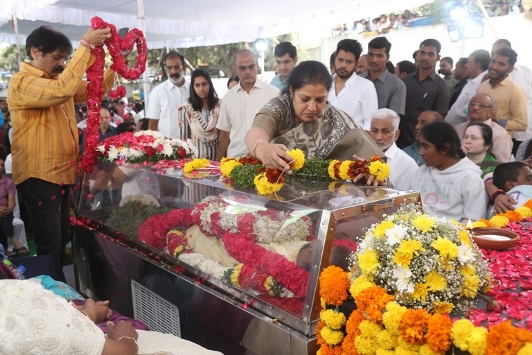 Celebs Pay Final Respect to Taraka Rathna - 50 / 104 photos