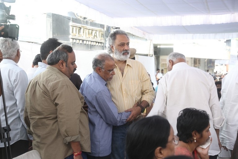 Celebs Pay Final Respect to Taraka Rathna - 51 / 104 photos