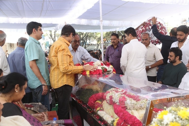 Celebs Pay Final Respect to Taraka Rathna - 54 / 104 photos
