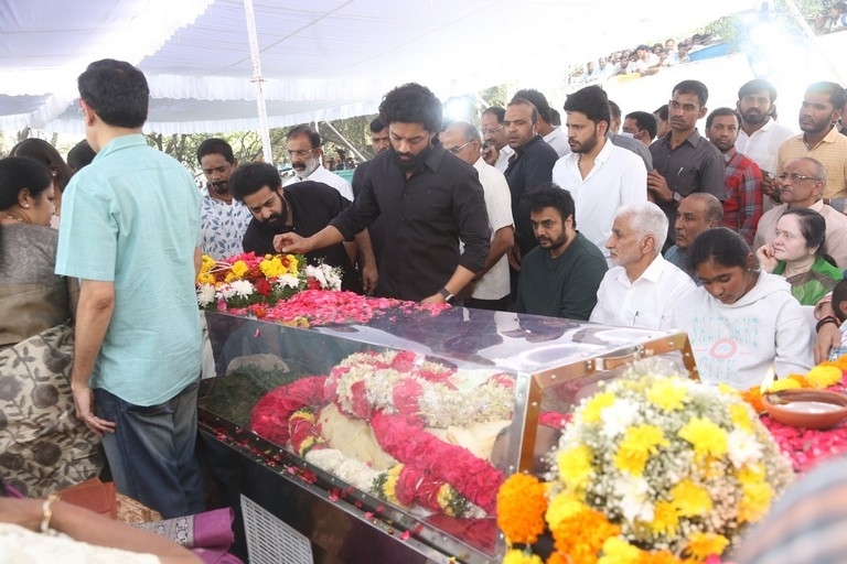 Celebs Pay Final Respect to Taraka Rathna - 68 / 104 photos