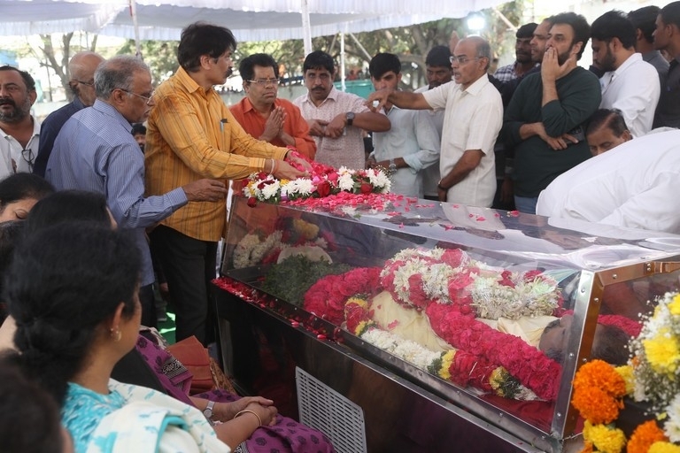 Celebs Pay Final Respect to Taraka Rathna - 79 / 104 photos