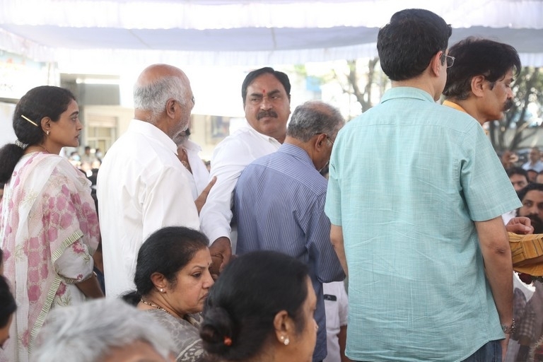 Celebs Pay Final Respect to Taraka Rathna - 80 / 104 photos
