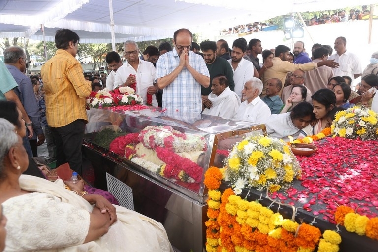 Celebs Pay Final Respect to Taraka Rathna - 82 / 104 photos
