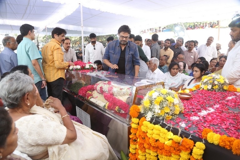 Celebs Pay Final Respect to Taraka Rathna - 87 / 104 photos