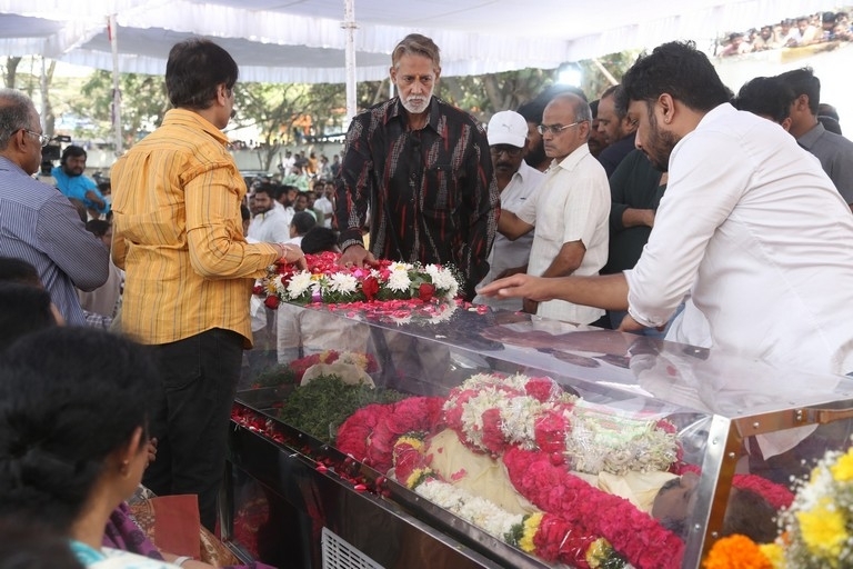 Celebs Pay Final Respect to Taraka Rathna - 88 / 104 photos