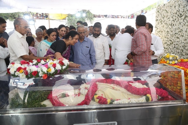 Celebs Pay Final Respect to Taraka Rathna - 92 / 104 photos
