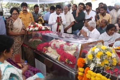 Celebs Pay Final Respect to Taraka Rathna - 22 of 104