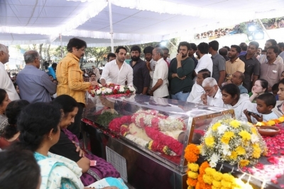 Celebs Pay Final Respect to Taraka Rathna - 23 of 104