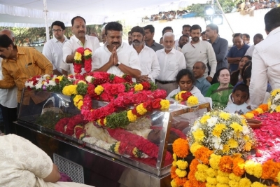 Celebs Pay Final Respect to Taraka Rathna - 24 of 104