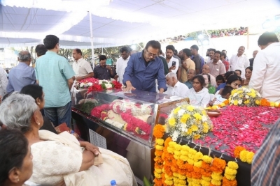 Celebs Pay Final Respect to Taraka Rathna - 27 of 104