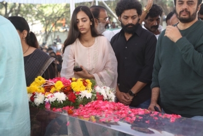 Celebs Pay Final Respect to Taraka Rathna - 28 of 104
