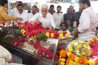 Celebs Pay Final Respect to Taraka Rathna - 29 of 104