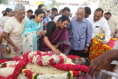 Celebs Pay Final Respect to Taraka Rathna - 30 of 104