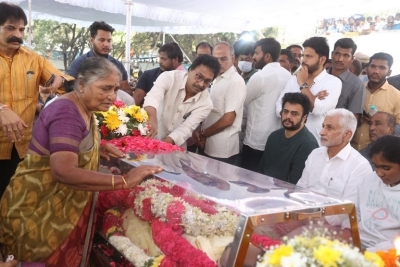 Celebs Pay Final Respect to Taraka Rathna - 31 of 104