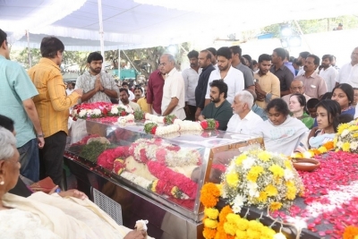 Celebs Pay Final Respect to Taraka Rathna - 32 of 104