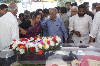 Celebs Pay Final Respect to Taraka Rathna - 34 of 104