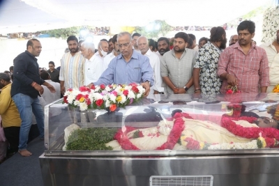 Celebs Pay Final Respect to Taraka Rathna - 35 of 104