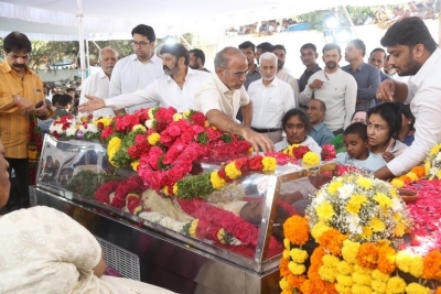 Celebs Pay Final Respect to Taraka Rathna - 36 of 104