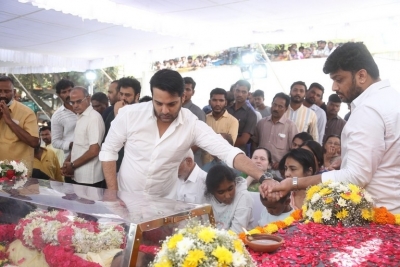 Celebs Pay Final Respect to Taraka Rathna - 39 of 104